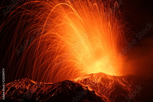 Fototapeta eruption of the volcano stromboli