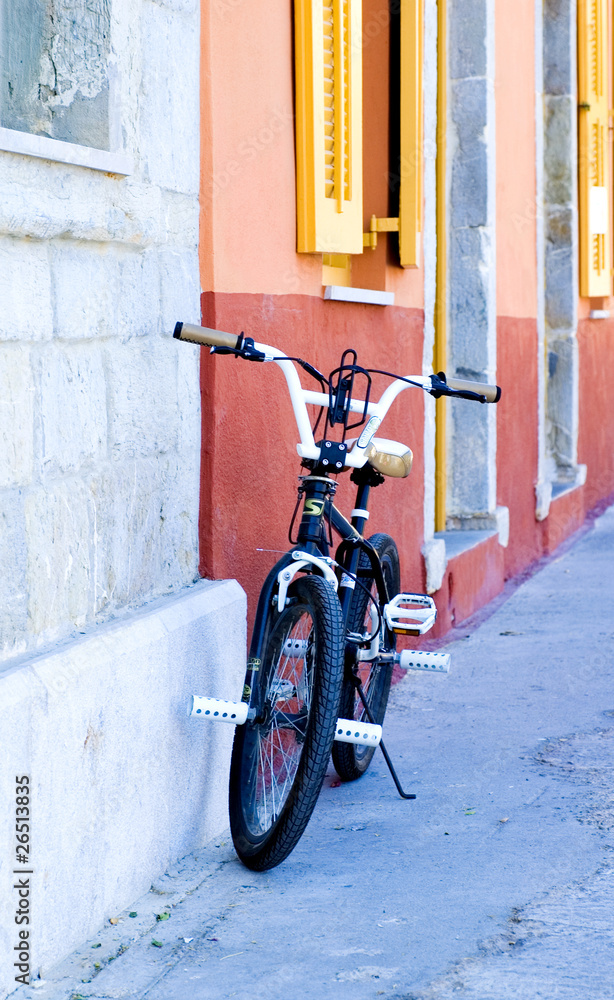 Bicycle near the wall