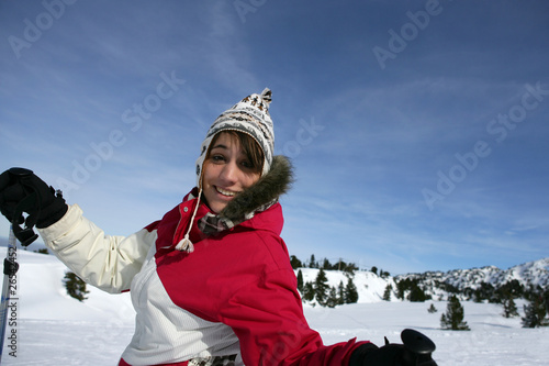 Jeune femme à la neige