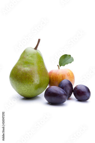 Obst auf weißem Hintergrund