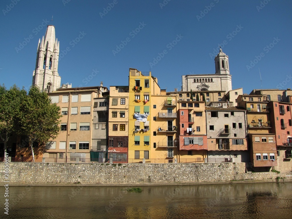 CASAS COLGANTES Y EL RIO ONYAR EN GERONA