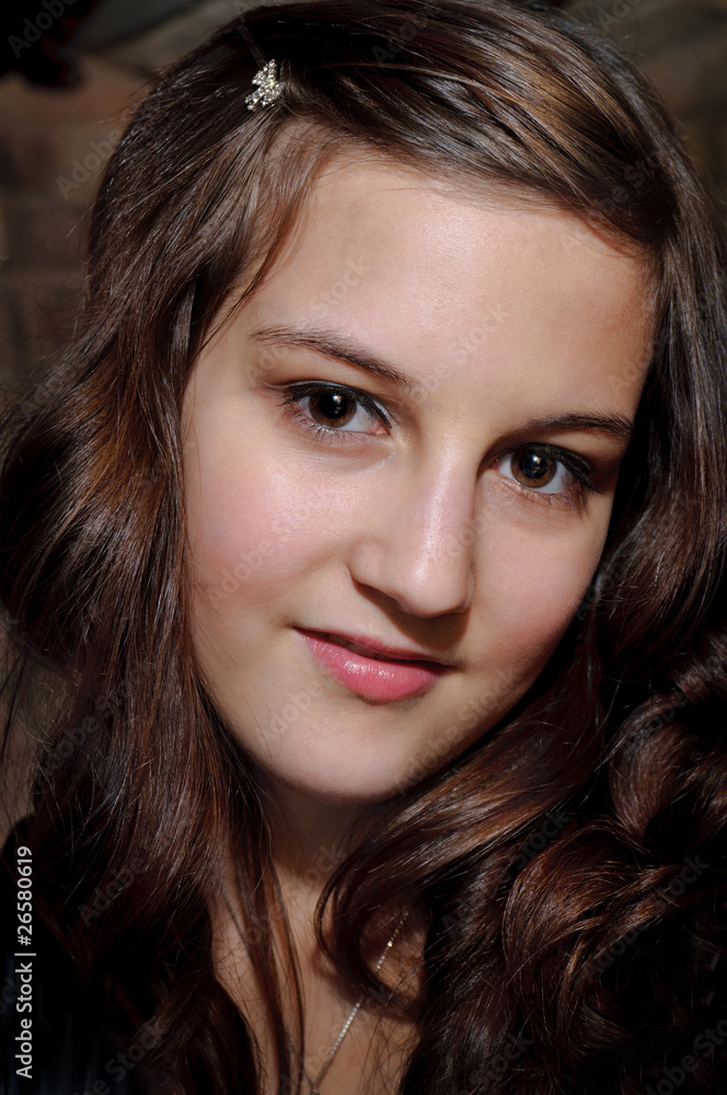 Fototapeta premium Krenn Doris Portrait mit Haarlocken