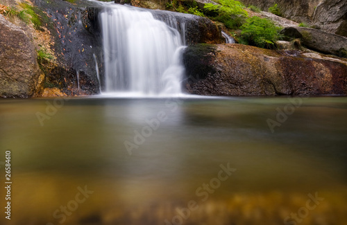 Fototapeta Naklejka Na Ścianę i Meble -  Beautiful autumn waterfall at the portuguese national park