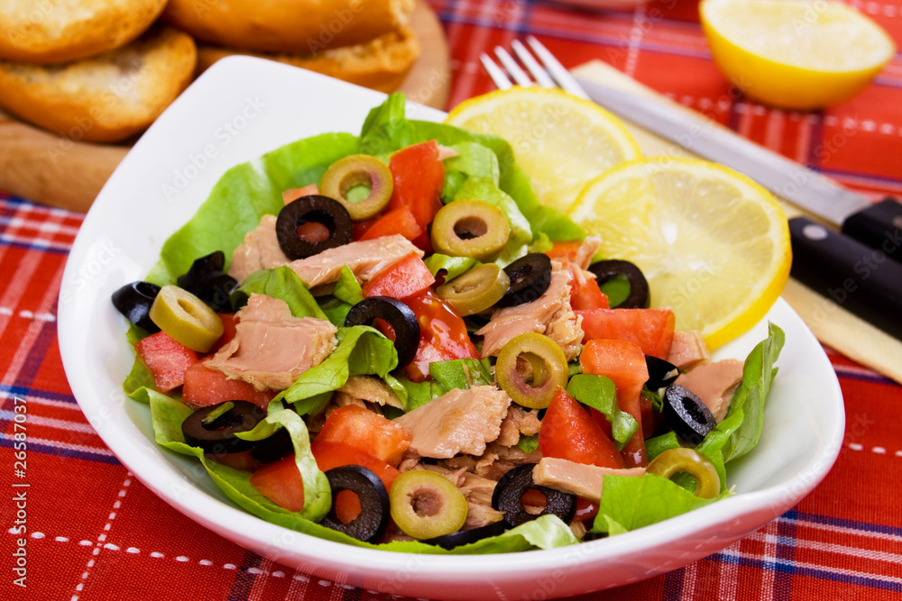 Tuna salad with tomato, lettuce and olives