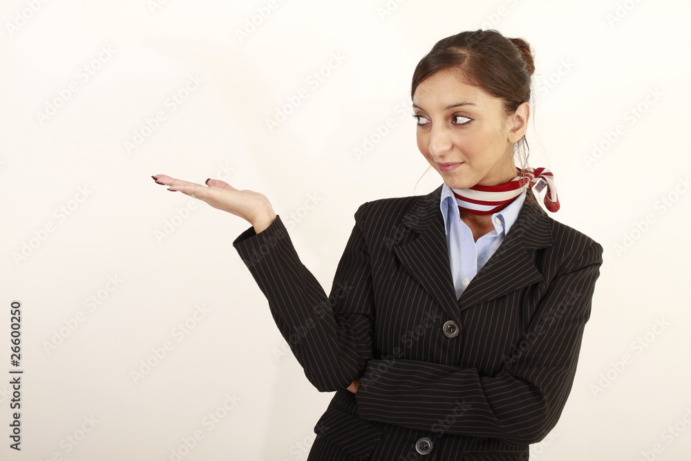 Junge Unternehmerin präsentiert Junge Unternehmerin präsentiert