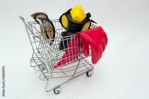 Einkaufskorb mit Sicherheits Ausrüstung.