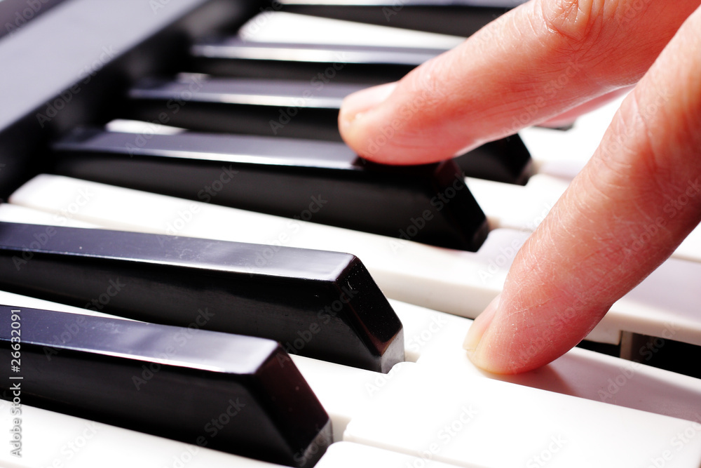 Obraz premium hands playing music on the piano, hands and piano player, keyboa