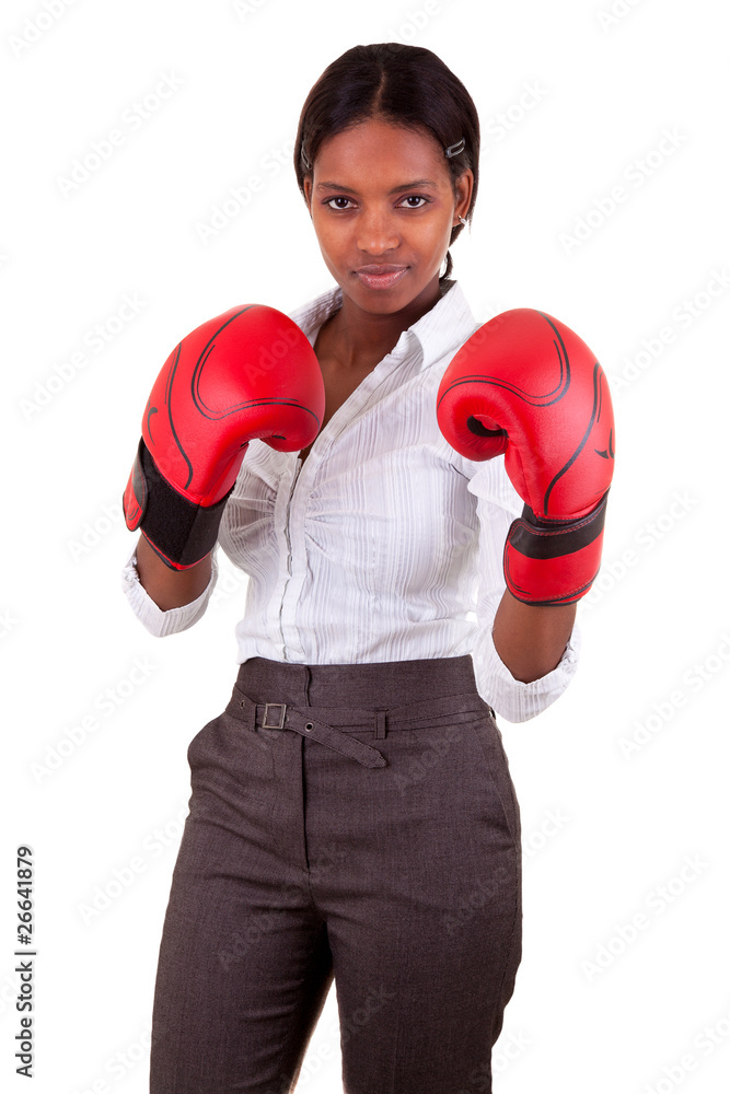 Femme d'affaires avec des gants de boxe