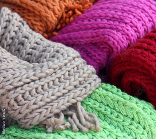 Sciarpe di lana colorate photo
