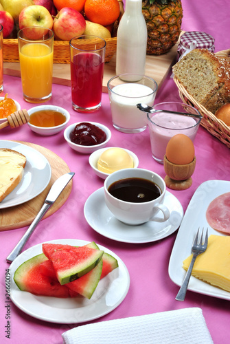 gedeckter Tisch zum Frühstück