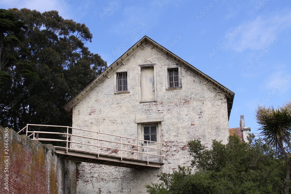 Gebäude auf der Gefängnisinsel Alcatraz Gebäude auf der Gefängnisinsel Alcatraz