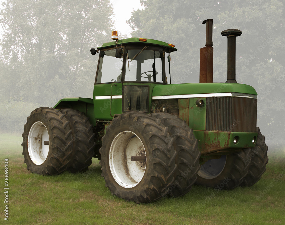 Obraz premium green and white tractor