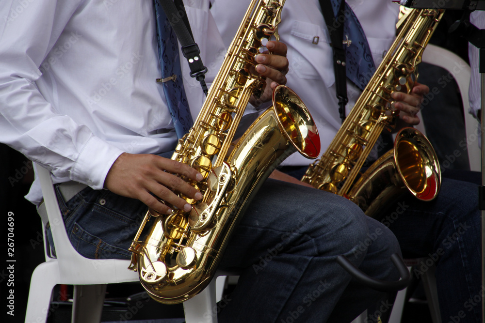 Naklejka premium Saxophonisten