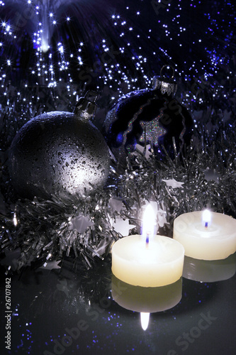 candele con palline di natale