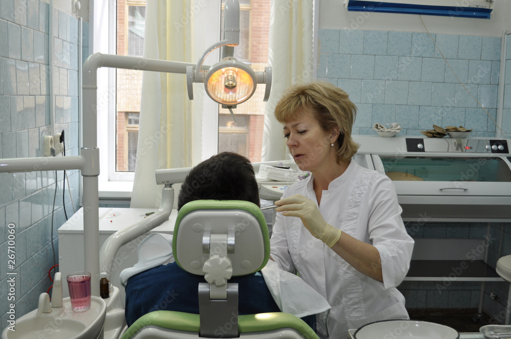 Ταπετσαρία Medical treatment at the dentist office