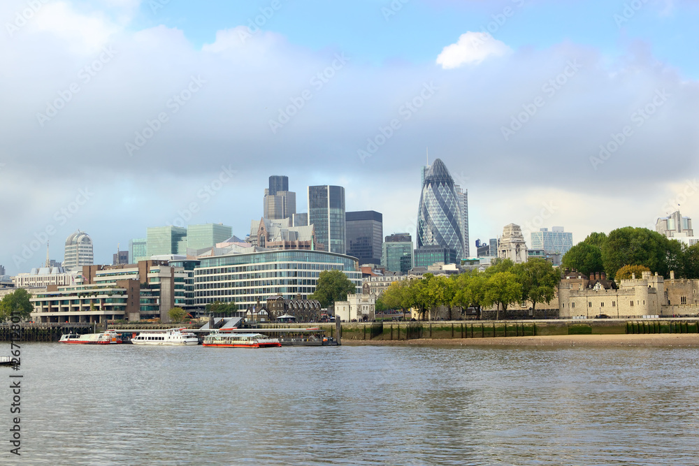 Obraz premium Skyline of London City on the Thames