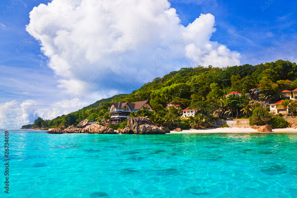 Fototapeta premium Hotel at tropical beach