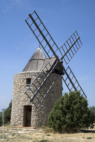 Vieux moulin provençal photo