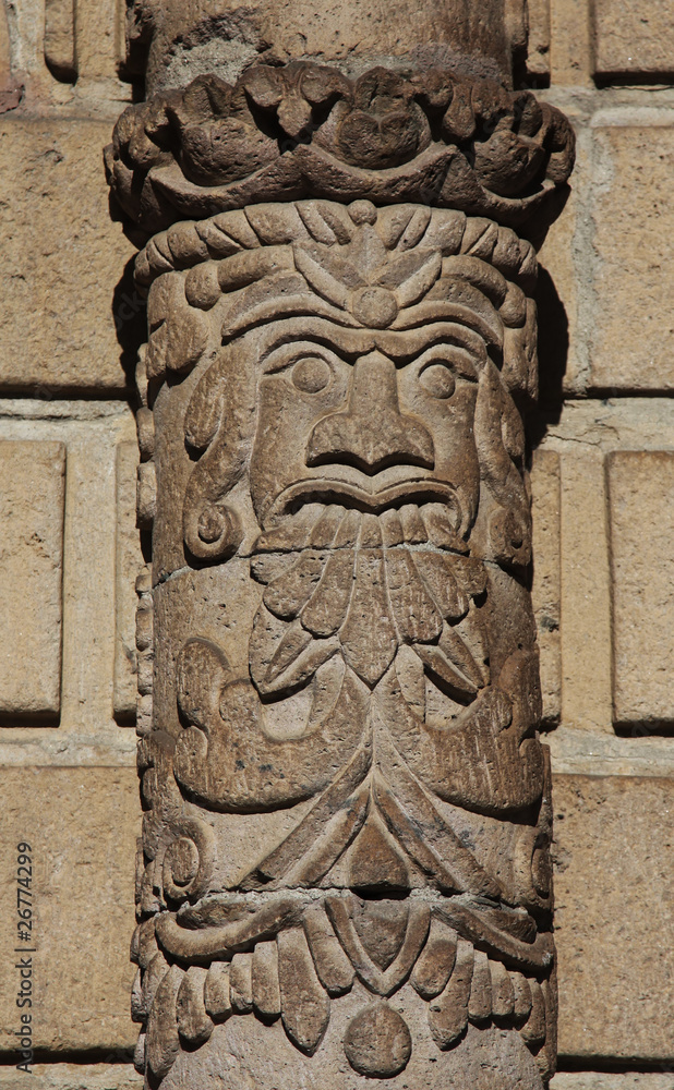 colonna di una chiesa a la paz