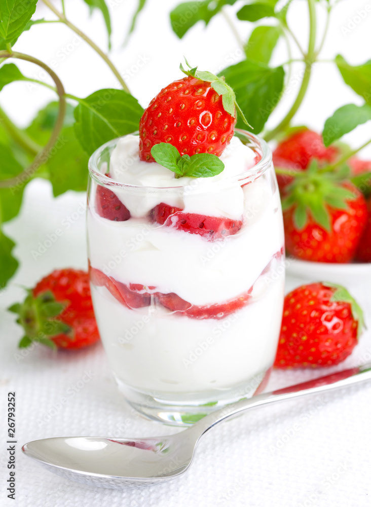 Erdbeer-Sahne-Dessert Erdbeer-Sahne-Dessert