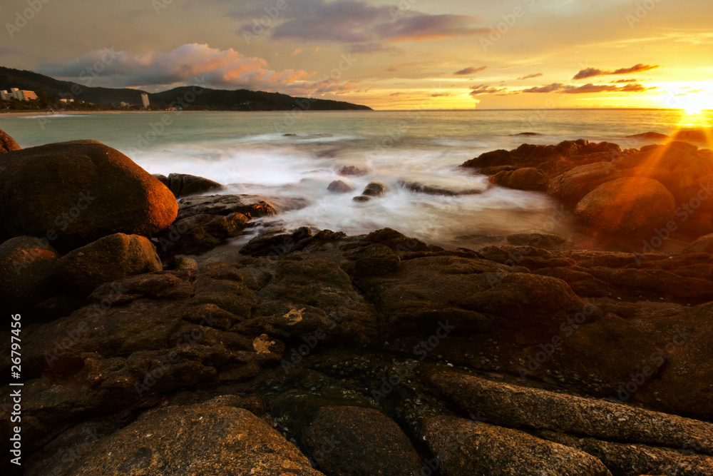 Obraz premium Tropical sunset at the rocks. Thailand