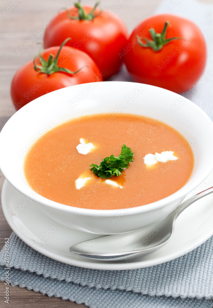 Tomatensuppe mit Creme Fraiche Tomatensuppe mit Creme Fraiche