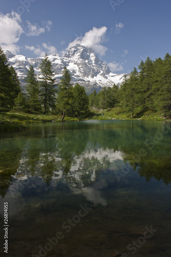Fototapeta Naklejka Na Ścianę i Meble -  Alpine lake with mount Cervino
