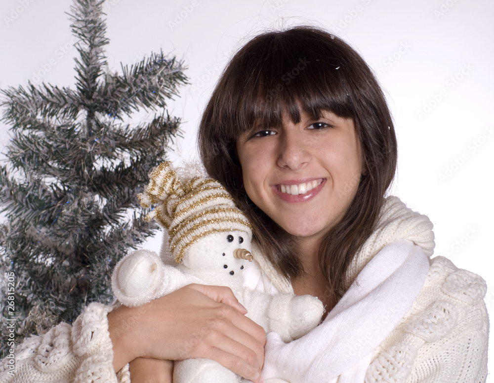 jeune femme souriante - peluche noël