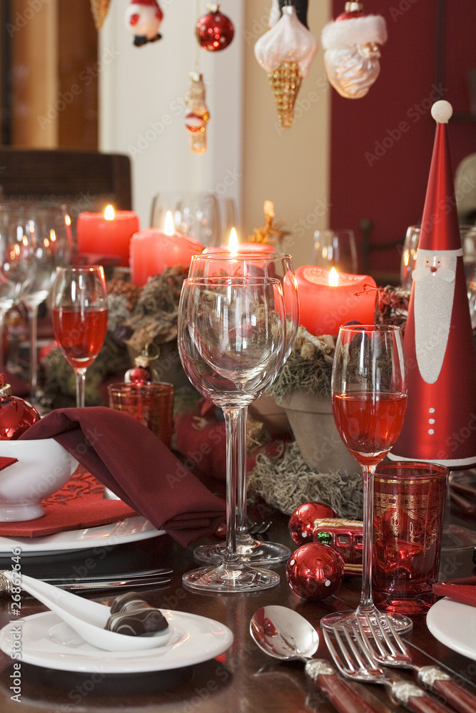 Fotografie Weihnachtlich gedeckter Tisch