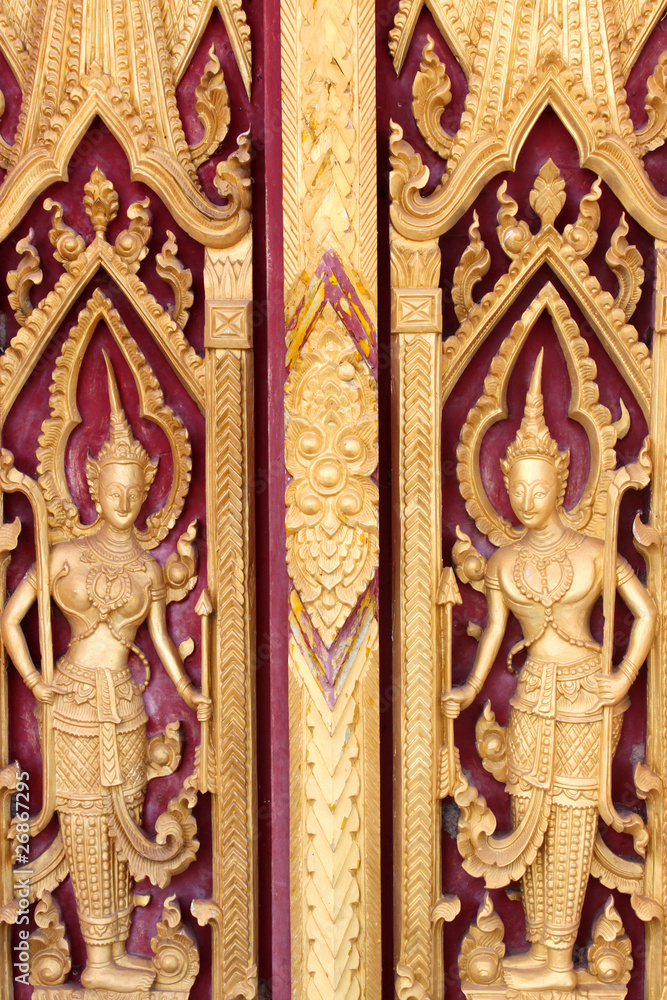 Fototapeta premium Buddhist art carving and painting on door of temple