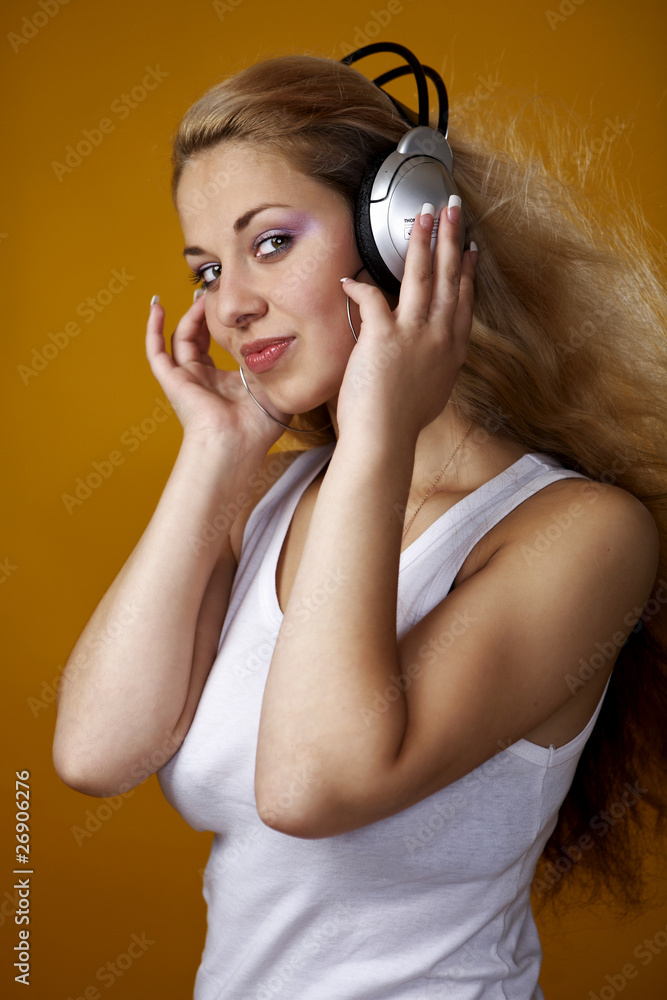 Fototapeta premium Lady with earphones