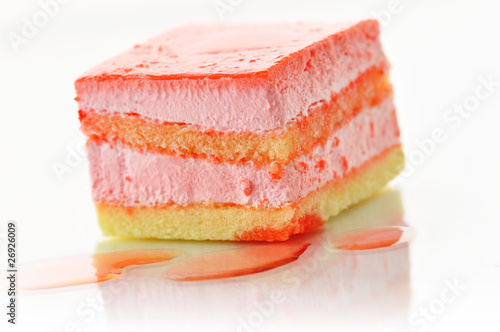 strawberry flavored layer cake