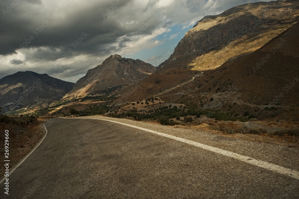 Naklejka premium Road in the mountains