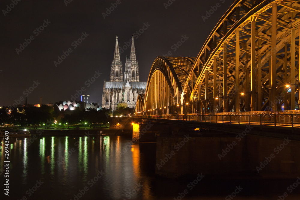 Fototapeta premium Kölner Nachtleben