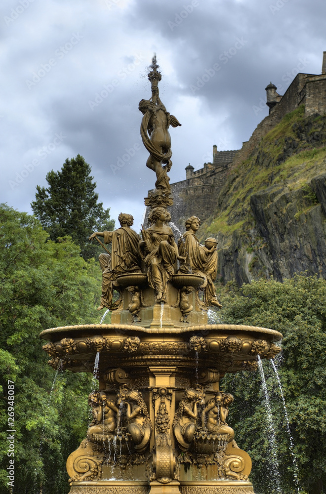 Fototapeta premium Ross Fountain landmark in Princes Street Gardens in Edinburgh