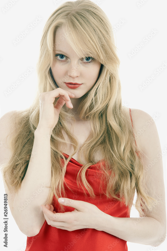 Junge attraktive Frau in Rot