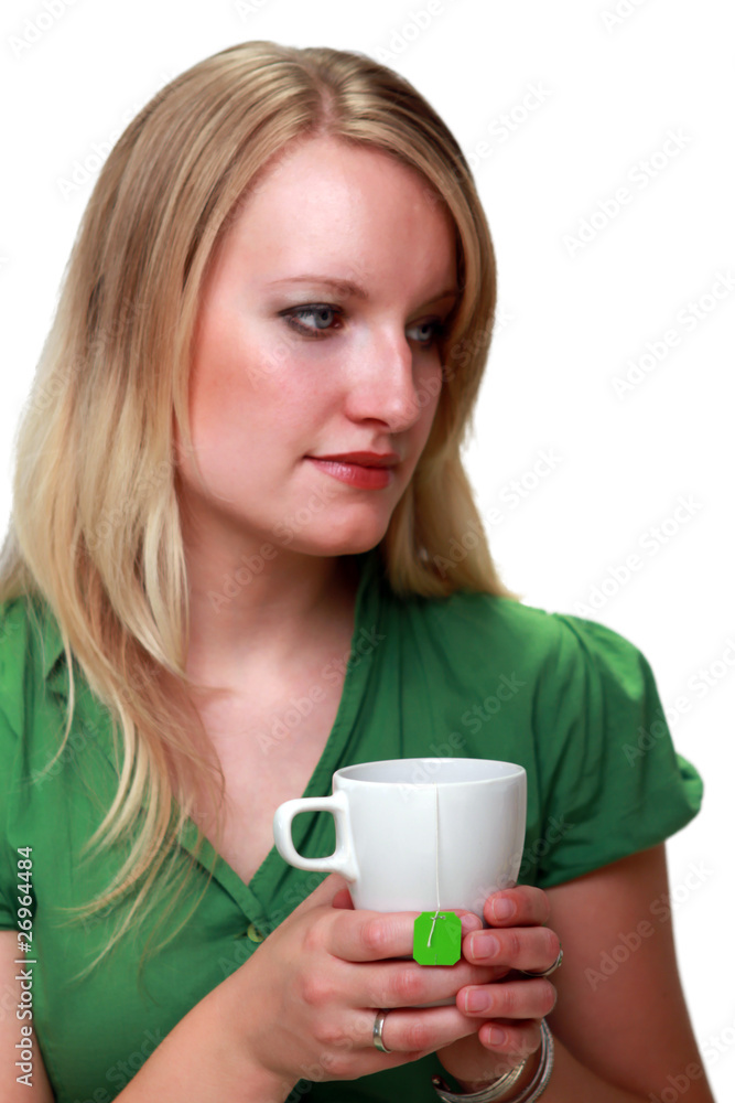 Junge blonde Frau mit Teetasse in der Hand Junge blonde Frau mit Teetasse in der Hand
