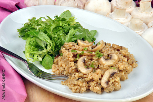 Risotto Reis mit Champignons und Salat