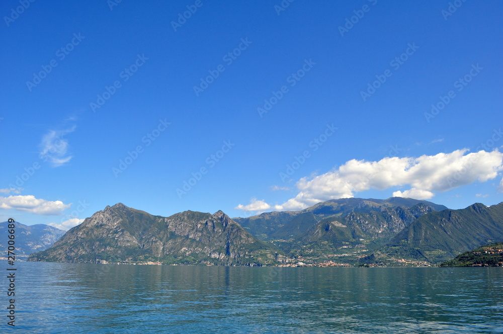Fotografie panorama di lago Iseo