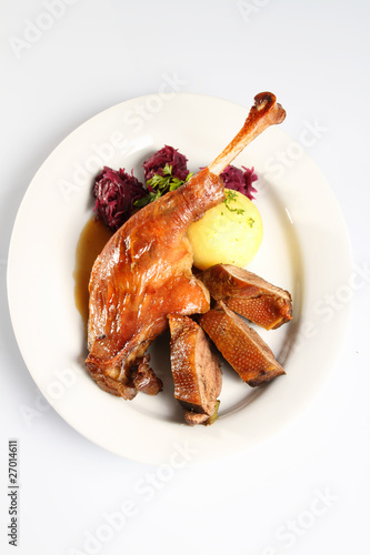 gänsebraten,knödel,rotkraut/roast goose