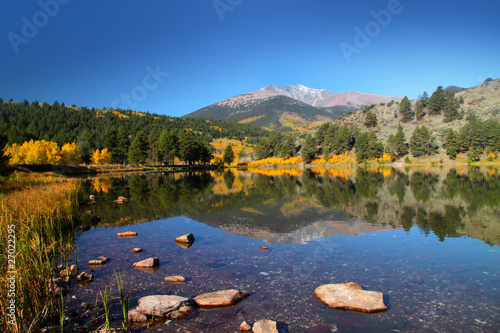 Fototapeta Naklejka Na Ścianę i Meble -  O\'Haver lake in middle of Rocky mountains in Colorado