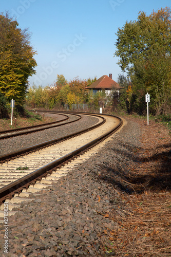Eisenbahnschienen o. Oberleitung