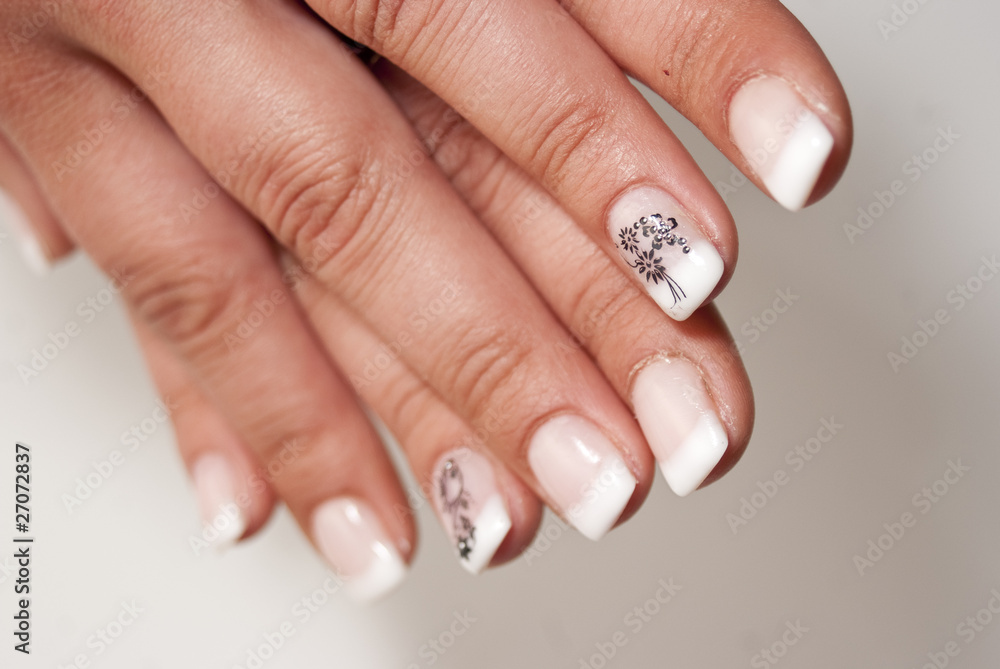 25-teiliges Nagelschmuck-Set – Fingernagel-Anhänger & Stanzwerkzeug, Für DIY-Nageldesign