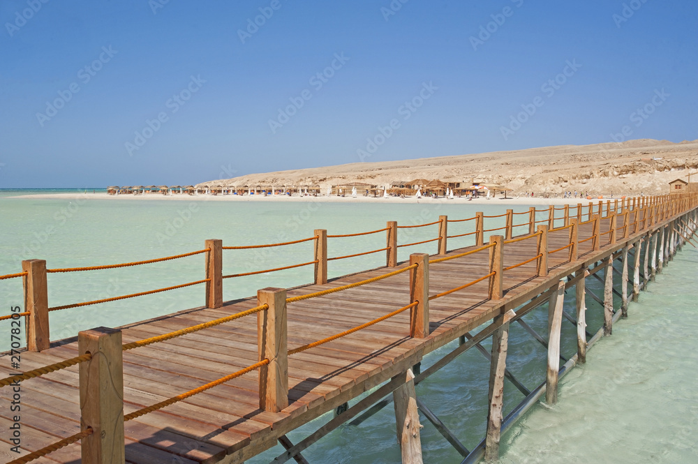 Fototapeta premium Tropical beach with a jetty