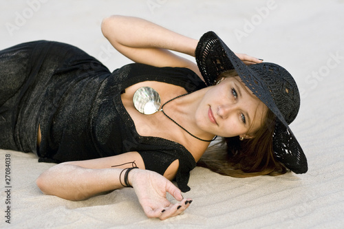 Młoda kobieta na plaży