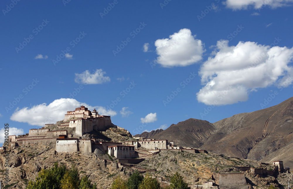 Fototapeta premium Tibetan monastery, Gyantse Dzong, build high on a hill with deep