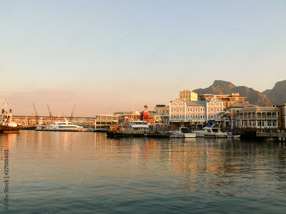 Waterfront Kapstadt in der Dämmerung