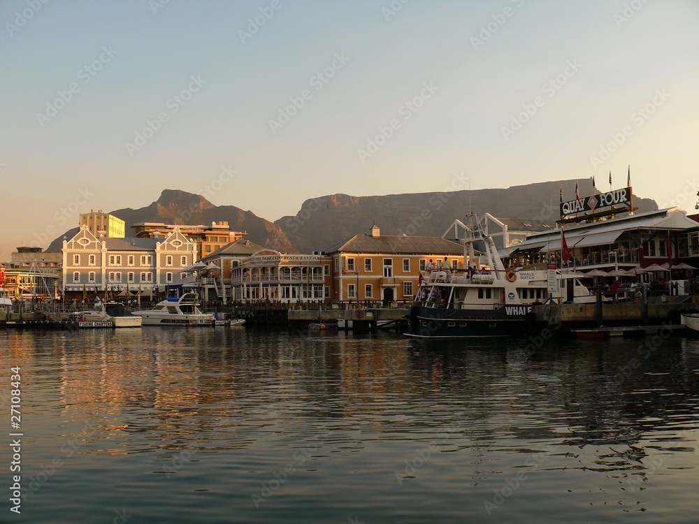 Waterfront Kapstadt in der Dämmerung