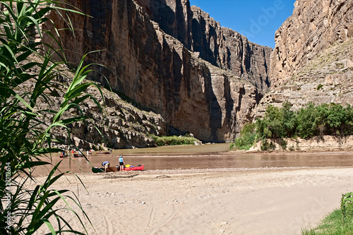 Unidentified tourists on Rio Grande River