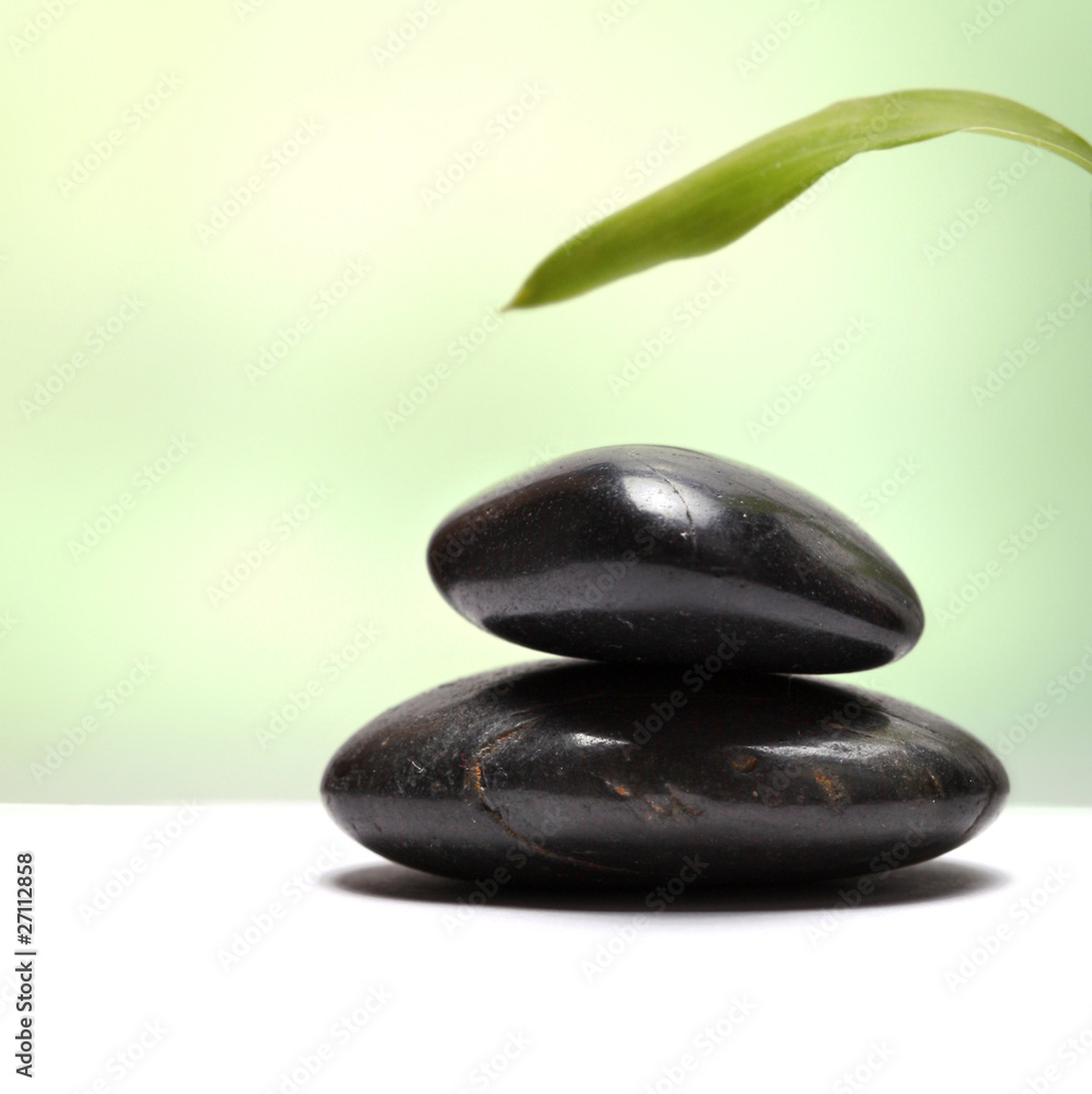 Fototapeta premium candle, leaf and stones